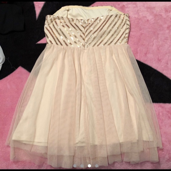 Cute strapless dress - Picture 4 of 5